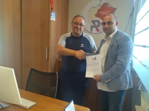 firma de acuerdo de patrocinio con el club Asdefor