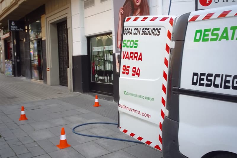 lavabos, inodoros, desagües, tuberías... llámanos