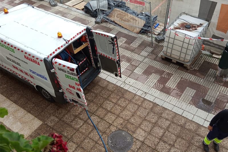 Limpieza de colector pluvial con equipo de alta presión